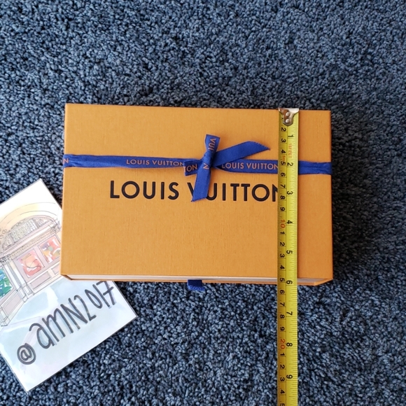 Louis Vuitton Gift Box & LV Ribbon - Picture 2 of 6